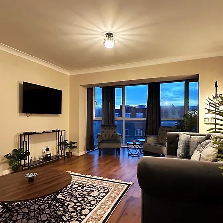Apartment Betty's Place In Tower Hill - 2 Double Beds, Max 4 People, Great Location In *