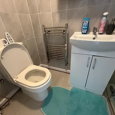 Sariyu Space Flat With Own Bathroom And Kichen Apartment Rainham (Greater London)