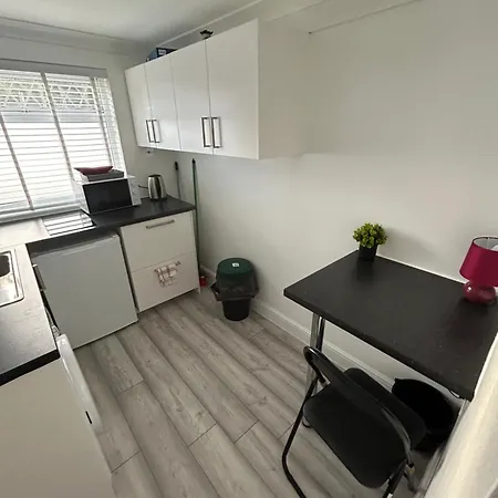 Sariyu Space Flat With Own Bathroom And Kichen * Rainham (Greater London)