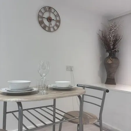 Apartment Cosy In Quiet Location London