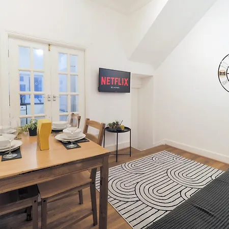 F1 Cozy 2 Bed Flat Opposite Olympia Sleeps 5 People Apartment
