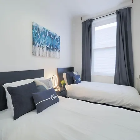 F1 Cozy 2 Bed Flat Opposite Olympia Sleeps 5 People Apartment London