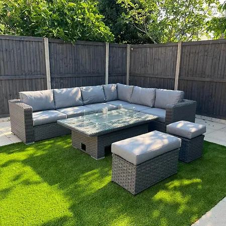 Luxury Two Bedroom Garden Flat * Palmers Green
