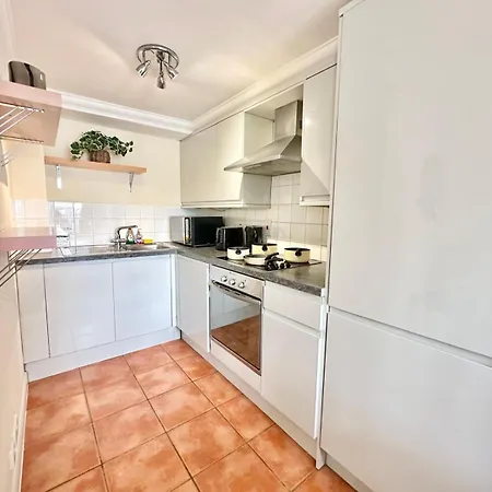 Central Beautiful Two Bedroom Apartment