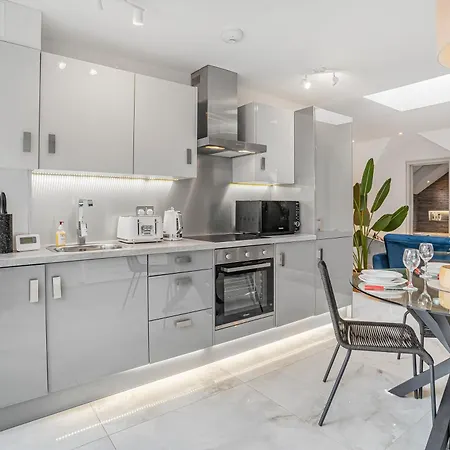 Stylish Near Wembley Stadium Apartment