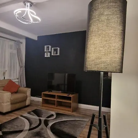 Tlm 3-bed Entire *