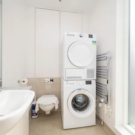 Camberwell Central Spacious Townhouse Se5 Pass The Keys