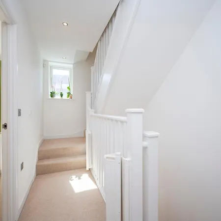 Camberwell Central Spacious Townhouse Se5 Pass The Keys