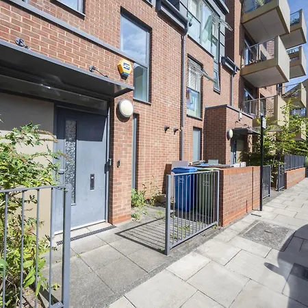 Camberwell Central Spacious Townhouse Se5 Pass The Keys *