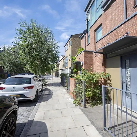 Camberwell Central Spacious Townhouse Se5 Pass The Keys *