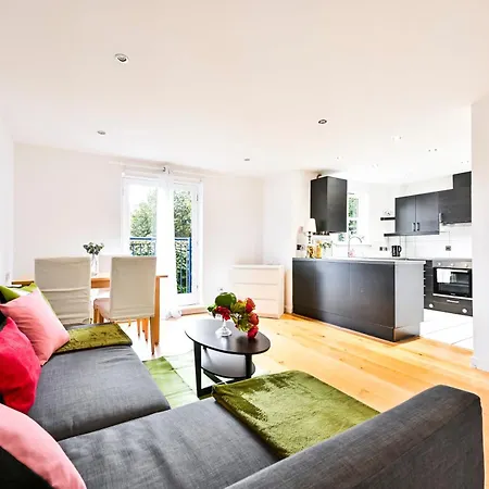 Cozy Corner Near Tower Bridge Apartment