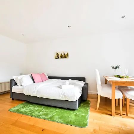 Cozy Corner Near Tower Bridge * London