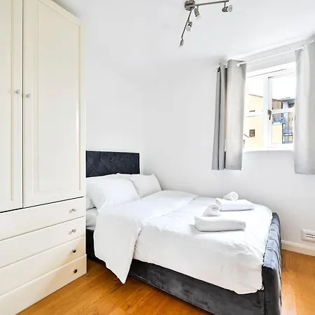 Cozy Corner Near Tower Bridge * London