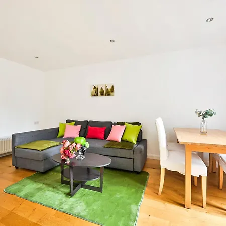 Cozy Corner Near Tower Bridge Apartment *