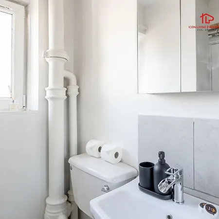 Spacious 1 Bed Flat For Contractors Leisure And Relocation Guests By Icon Living Short Lets And Serviced * Barking (Greater London)