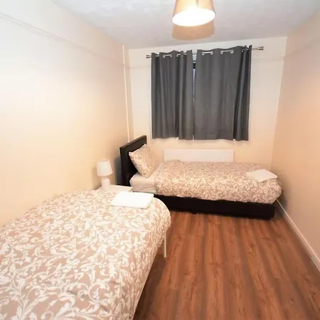Holiday home Spacious 3 Bedroom House In Beckton