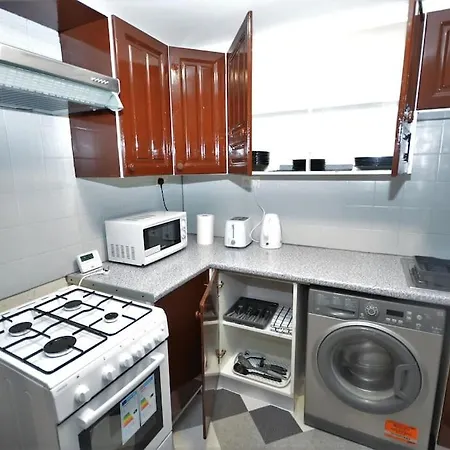 Spacious 3 Bedroom House In Beckton Holiday home *