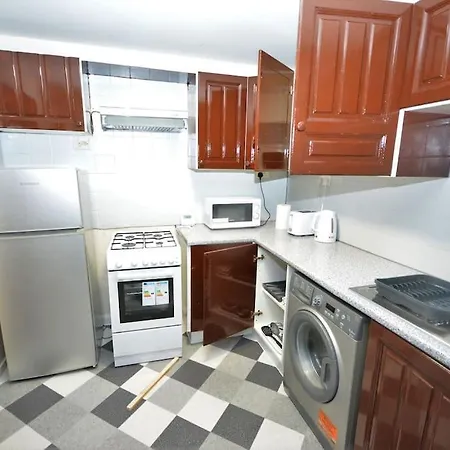 Holiday home Spacious 3 Bedroom House In Beckton