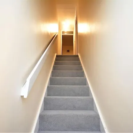 Spacious 3 Bedroom House In Beckton Holiday home *