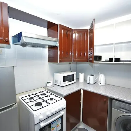 Spacious 3 Bedroom House In Beckton Holiday home London