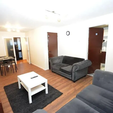 Spacious 3 Bedroom House In Beckton Holiday home London