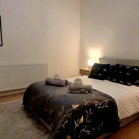 Stylish And Bright Flat In N8 Turnpike Lane - Piccadilly Line