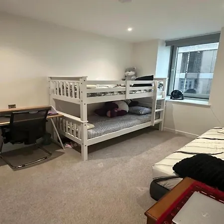 Apartment Stunning 2-bedroom Flat With Park View