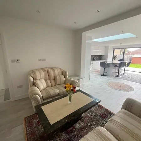 Grey House Near Wembley Stadium Guest house *