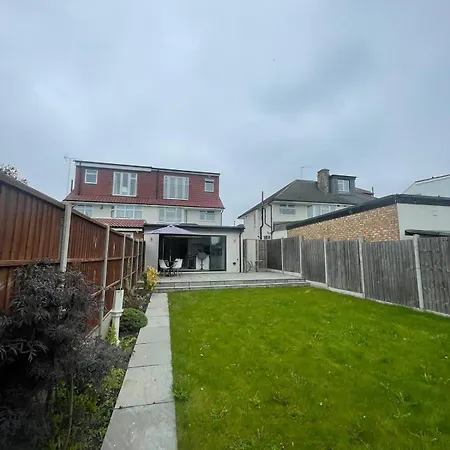 Grey House Near Wembley Stadium Guest house *