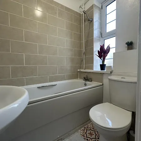 Chic 3 Bedroom Flat Ontower Bridge Apartment London