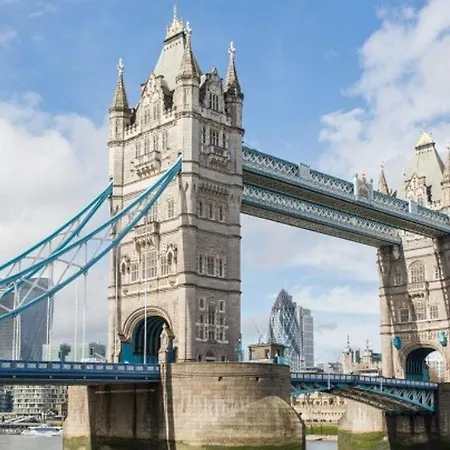 Chic 3 Bedroom Flat Ontower Bridge Apartment