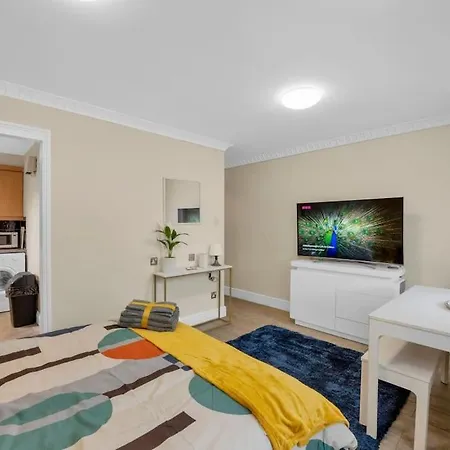 Private Ground Floor Studio In Dartford Da1 Free Parking Tfl Zone 6