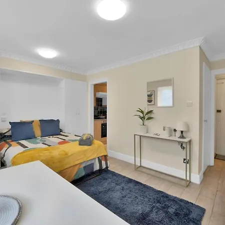 Apartment Private Ground Floor Studio In Dartford Da1 Free Parking Tfl Zone 6 *