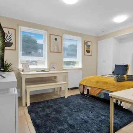 Private Ground Floor Studio In Dartford Da1 Free Parking Tfl Zone 6 Erith