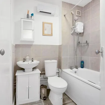 Private Ground Floor Studio In Dartford Da1 Free Parking Tfl Zone 6 * Erith