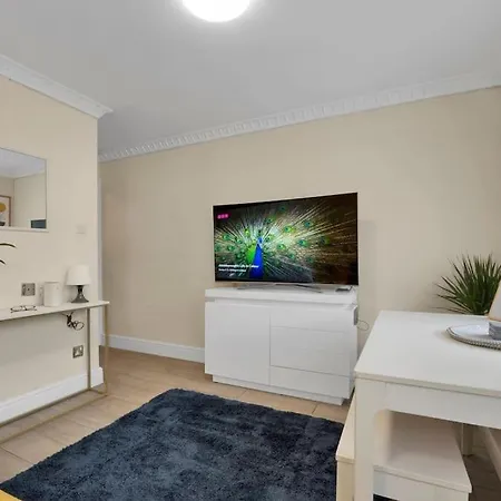 Private Ground Floor Studio In Dartford Da1 Free Parking Tfl Zone 6 *