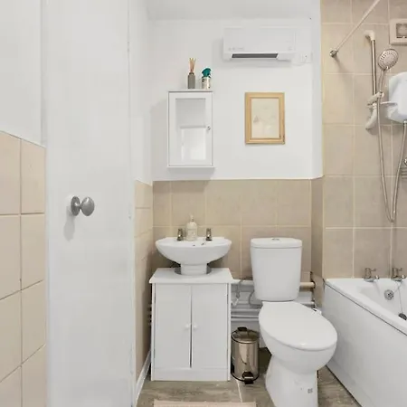 Apartment Private Ground Floor Studio In Dartford Da1 Free Parking Tfl Zone 6