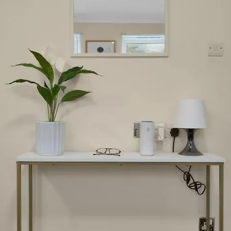 Private Ground Floor Studio In Dartford Da1 Free Parking Tfl Zone 6 Apartment Erith