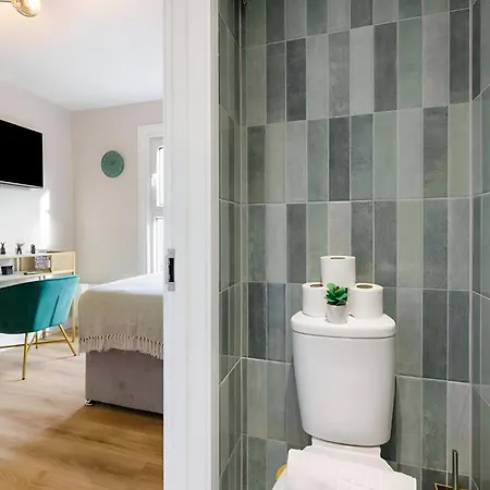 Serene Getaway With Calming Ambiance London