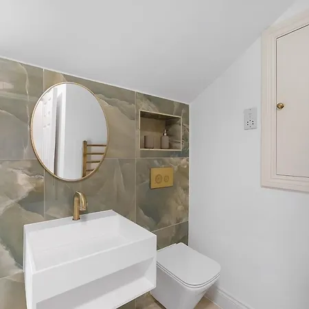 Apartment Super Stylish 2 Bed Brixton Zone 1-3 *
