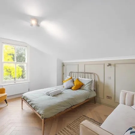 Super Stylish 2 Bed Brixton Zone 1-3