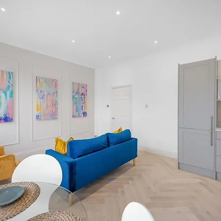 Super Stylish 2 Bed Brixton Zone 1-3