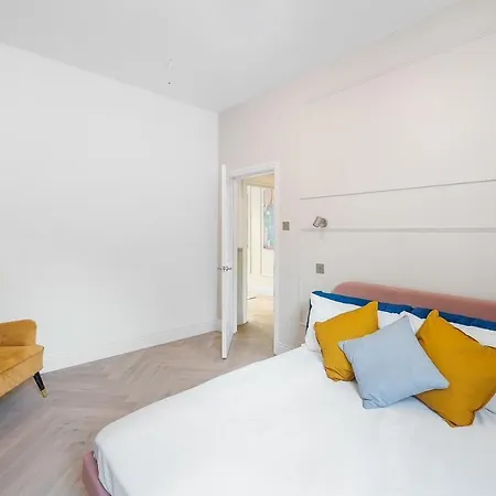 Super Stylish 2 Bed Brixton Zone 1-3 * London