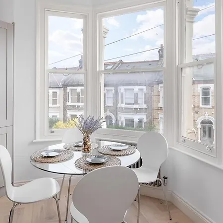 Super Stylish 2 Bed Brixton Zone 1-3 Apartment