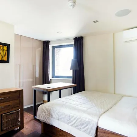 Spectacular 4 Bedroom Apartment London