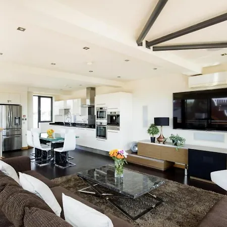 Spectacular 4 Bedroom * London