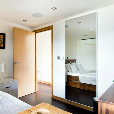 Spectacular 4 Bedroom Apartment *