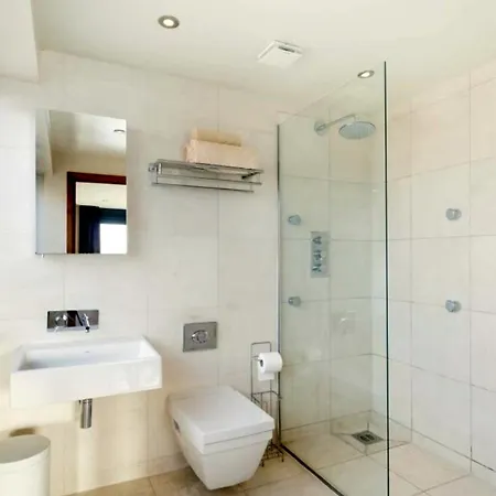 Spectacular 4 Bedroom Apartment London