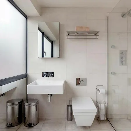 Apartment Spectacular 4 Bedroom London