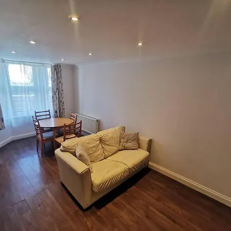 Retreat - Stylish Romford
